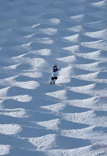 (260211) -- LIVIGNO, Feb. 11, 2026 (Xinhua) -- Jaelin Kauf of the United States competes during the freestyle skiing women's moguls final at the Milan-Cortina 2026 Olympic Winter Games in Livigno, Italy, Feb. 11, 2026. (Xinhua/Wang Peng)