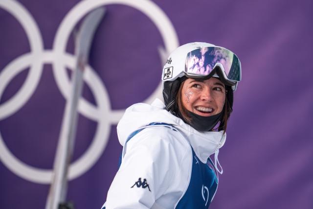 (260211) -- LIVIGNO, Feb. 11, 2026 (Xinhua) -- Jaelin Kauf of the United States waits for the score during the freestyle skiing women's moguls final at the Milan-Cortina 2026 Olympic Winter Games in Livigno, Italy, Feb. 11, 2026. (Xinhua/Hu Chao)