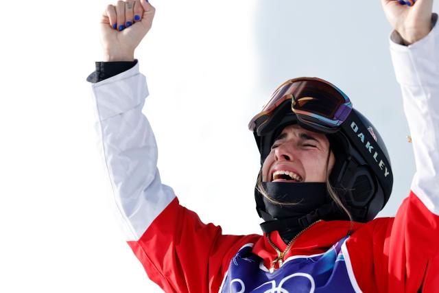 (260211) -- LIVIGNO, Feb. 11, 2026 (Xinhua) -- Perrine Laffont of France celebrates after the freestyle skiing women's moguls final at the Milan-Cortina 2026 Olympic Winter Games in Livigno, Italy, Feb. 11, 2026. (Xinhua/Wang Peng)