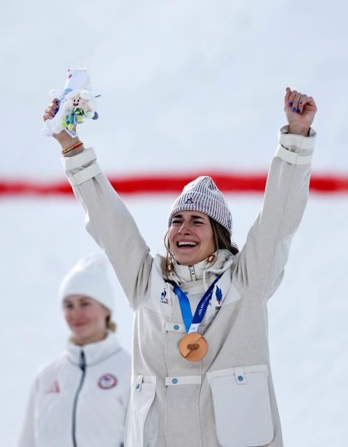 (260211) -- LIVIGNO, Feb. 11, 2026 (Xinhua) -- Bronze medalist Perrine Laffont of France celebrates during the awarding ceremony after the freestyle skiing women's moguls final at the Milan-Cortina 2026 Olympic Winter Games in Livigno, Italy, Feb. 11, 2026. (Xinhua/Wang Peng)