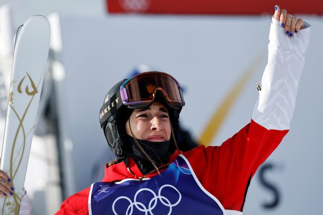 (260211) -- LIVIGNO, Feb. 11, 2026 (Xinhua) -- Perrine Laffont of France celebrates after the freestyle skiing women's moguls final at the Milan-Cortina 2026 Olympic Winter Games in Livigno, Italy, Feb. 11, 2026. (Xinhua/Wang Peng)