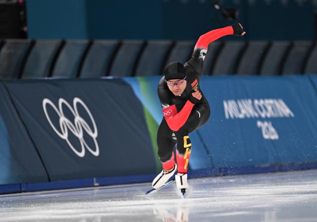 (260211) -- MILAN, Feb. 11, 2026 (Xinhua) -- Ning Zhongyan of China competes during the speed skating men's 1000m competition at the Milan-Cortina 2026 Olympic Winter Games in Milan, Italy, Feb. 11, 2026. (Xinhua/Wu Wei)