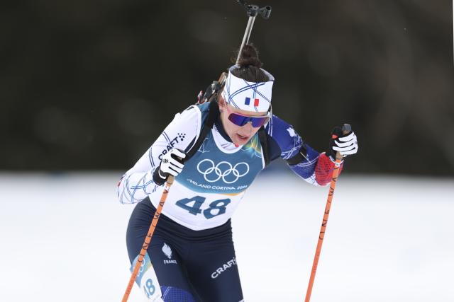 (260211) -- ANTERSELVA, Feb. 11, 2026 (Xinhua) -- Julia Simon of France competes during the biathlon women's 15km individual match at the Milan-Cortina 2026 Olympic Winter Games in Anterselva, Italy, Feb. 11, 2026. (Xinhua/Zhang Tao)