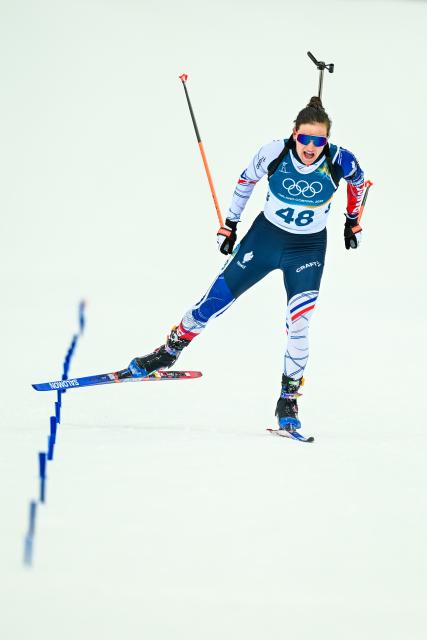 (260211) -- ANTERSELVA, Feb. 11, 2026 (Xinhua) -- Julia Simon of France competes during the biathlon women's 15km individual match at the Milan-Cortina 2026 Olympic Winter Games in Anterselva, Italy, Feb. 11, 2026. (Xinhua/Jiang Han)