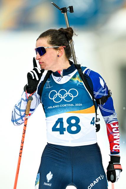 (260211) -- ANTERSELVA, Feb. 11, 2026 (Xinhua) -- Julia Simon of France reacts after the biathlon women's 15km individual match at the Milan-Cortina 2026 Olympic Winter Games in Anterselva, Italy, Feb. 11, 2026. (Xinhua/Jiang Han)
