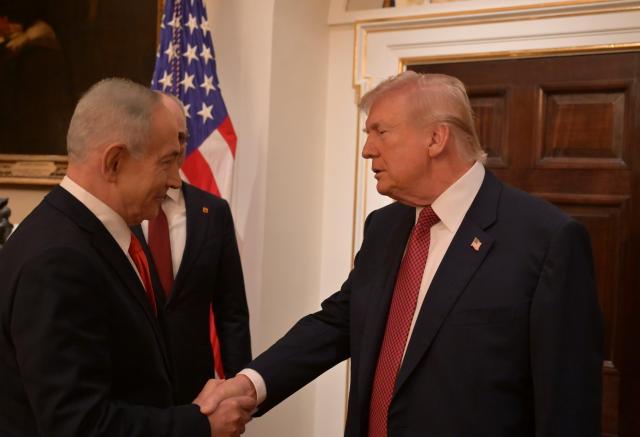 (260211) -- JERUSALEM, Feb. 11, 2026 (Xinhua) -- U.S. President Donald Trump (R) welcomes Israeli Prime Minister Benjamin Netanyahu at the White House in Washington, D.C., the United States, Feb. 11, 2026. Trump said that U.S.-Iran talks will continue to see whether a deal can be consummated, shortly after his closed-door meeting with visiting Israeli Prime Minister Benjamin Netanyahu at the White House on Wednesday. (Avi Ohayon/GPO/Handout via Xinhua)