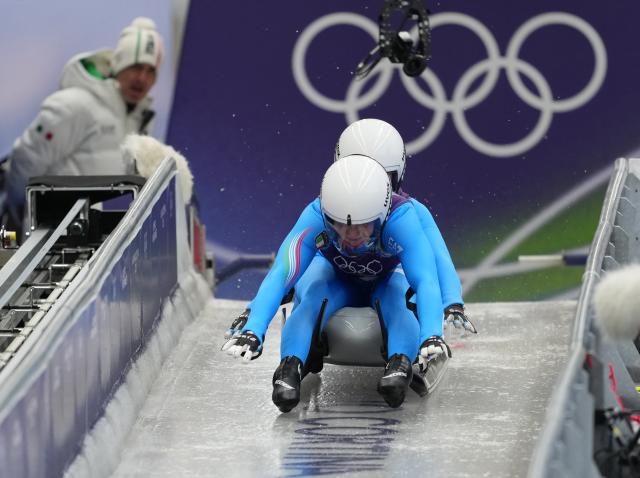 (260211) -- CORTINA D'AMPEZZO, Feb. 11, 2026 (Xinhua) -- Andrea Voetter/Marion Oberhofer of Italy compete during the luge women's doubles run 1 at the Milan-Cortina 2026 Olympic Winter Games in Cortina, Italy, Feb. 11, 2026. (Xinhua/Li Gang)