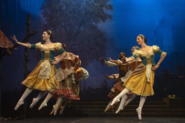 (260211) -- JOHANNESBURG, Feb. 11, 2026 (Xinhua) -- Dancers of the Johannesburg Ballet perform Giselle during a dress rehearsal in Johannesburg, South Africa, Feb. 11, 2026. Marking its 25th anniversary, the Johannesburg Ballet will present Giselle at the Johannesburg Theatre from Feb. 12 to 15, 2026. (Photo by Ihsaan Haffejee/Xinhua)