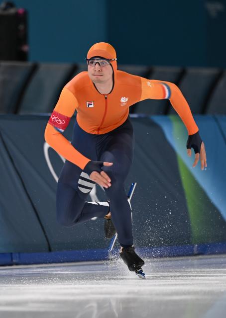 (260212) -- MILAN, Feb. 12, 2026 (Xinhua) -- Jenning de Boo of the Netherlands competes during the speed skating men's 1000m match at the Milan-Cortina 2026 Olympic Winter Games in Milan, Italy, Feb. 11, 2026. (Xinhua/Wu Wei)