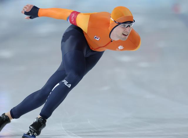 (260212) -- MILAN, Feb. 12, 2026 (Xinhua) -- Jenning de Boo the Netherlands competes during the speed skating men's 1000m match at the Milan-Cortina 2026 Olympic Winter Games in Milan, Italy, Feb. 11, 2026. (Xinhua/Li Jing)
