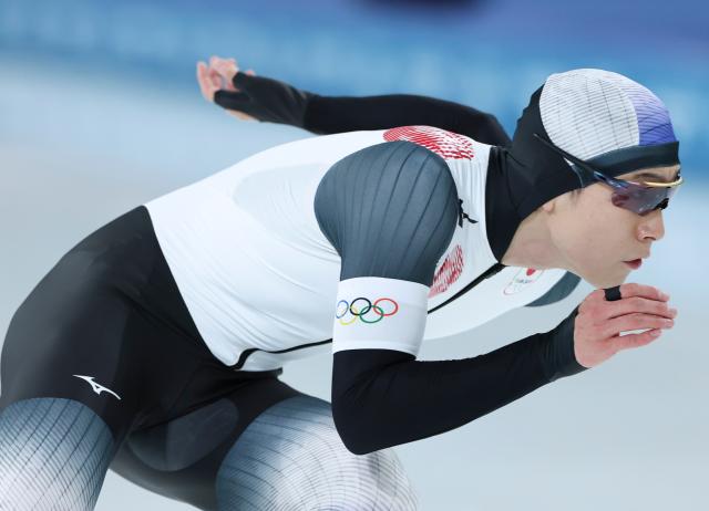 (260212) -- MILAN, Feb. 12, 2026 (Xinhua) -- Morishige Wataru of Japan competes during the speed skating men's 1000m match at the Milan-Cortina 2026 Olympic Winter Games in Milan, Italy, Feb. 11, 2026. (Xinhua/Li Jing)