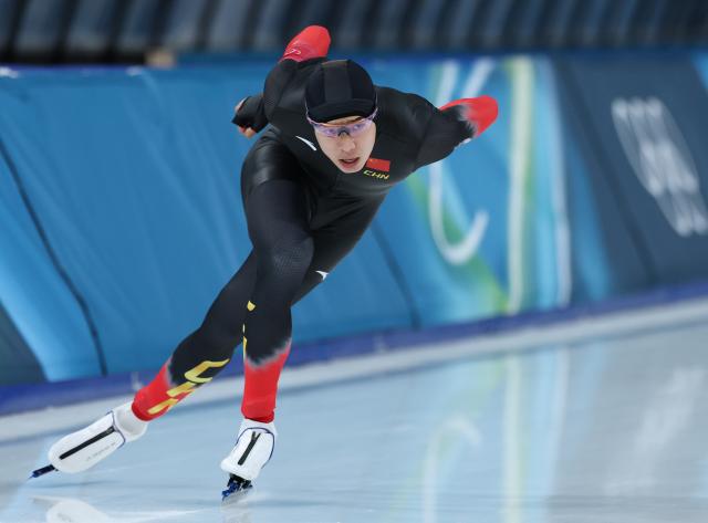 (260212) -- MILAN, Feb. 12, 2026 (Xinhua) -- Lian Ziwen of China competes during the speed skating men's 1000m match at the Milan-Cortina 2026 Olympic Winter Games in Milan, Italy, Feb. 11, 2026. (Xinhua/Li Jing)