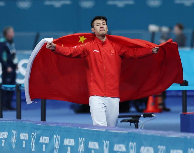 (260212) -- MILAN, Feb. 12, 2026 (Xinhua) -- Ning Zhongyan of China celebrates after the speed skating men's 1000m match at the Milan-Cortina 2026 Olympic Winter Games in Milan, Italy, Feb. 11, 2026. (Xinhua/Li Jing)