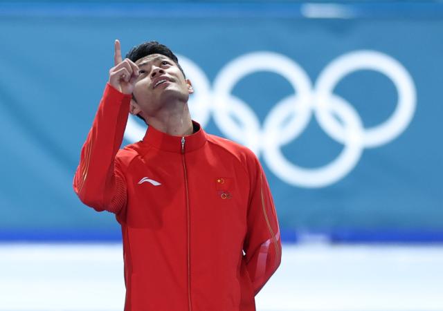 (260212) -- MILAN, Feb. 12, 2026 (Xinhua) -- Ning Zhongyan of China gestures during the awarding ceremony of the speed skating men's 1000m match at the Milan-Cortina 2026 Olympic Winter Games in Milan, Italy, Feb. 11, 2026. (Xinhua/Li Jing)