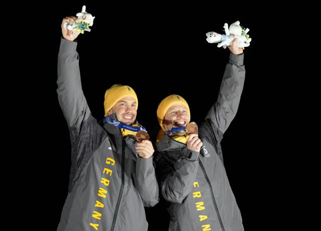 (260211) -- CORTINA D'AMPEZZO, Feb. 11, 2026 (Xinhua) -- Bronze medalists Tobias Wendl/Tobias Arlt of Germany pose for a photo during the awarding ceremony of the luge men's doubles at the Milan-Cortina 2026 Olympic Winter Games in Cortina, Italy, Feb. 11, 2026. (Xinhua/Li Gang)