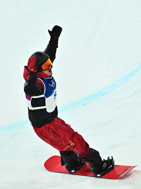 (260211) -- LIVIGNO, Feb. 11, 2026 (Xinhua) -- Wang Ziyang of China celebrates during the men's snowboard halfpipe qualification at the Milan-Cortina 2026 Olympic Winter Games in Livigno, Italy, Feb. 11, 2026. (Xinhua/Zhang Hongxiang)