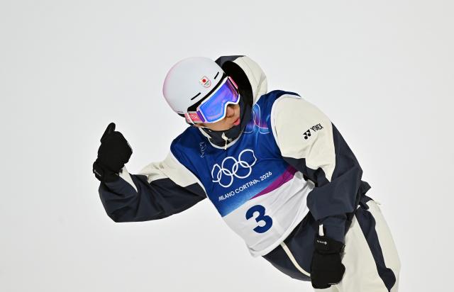 (260211) -- LIVIGNO, Feb. 11, 2026 (Xinhua) -- Hirano Ruka of Japan reacts during the men's snowboard halfpipe qualification at the Milan-Cortina 2026 Olympic Winter Games in Livigno, Italy, Feb. 11, 2026. (Xinhua/Zhang Hongxiang)