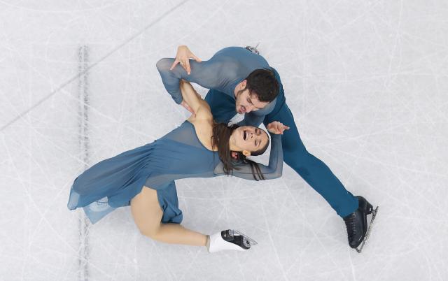 (260212) -- MILAN, Feb. 12, 2026 (Xinhua) -- Laurence Fournier Beaudry/Guillaume Cizeron (C) of France compete during the free dance of figure skating ice dance competition at the Milan-Cortina 2026 Olympic Winter Games in Milan, Italy, Feb. 11, 2026. (Xinhua/Li Ming)