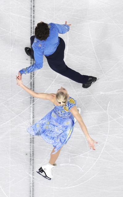 (260212) -- MILAN, Feb. 12, 2026 (Xinhua) -- Piper Gilles/Paul Poirier of Canada compete during the free dance of figure skating ice dance competition at the Milan-Cortina 2026 Olympic Winter Games in Milan, Italy, Feb. 11, 2026. (Xinhua/Li Ming)