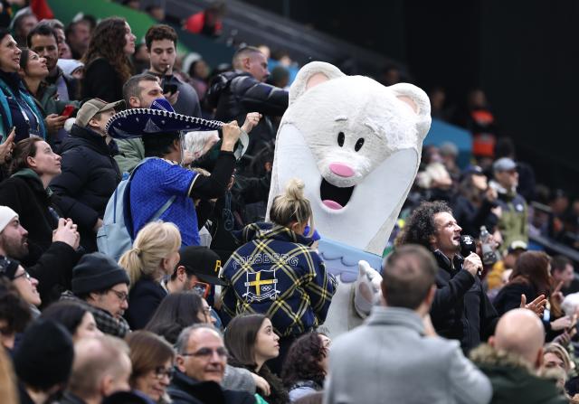 (260212) -- MILAN, Feb. 12, 2026 (Xinhua) -- Olympic mascot Tina entertains fans before the ice hockey men's preliminary round group B match between Italy and Sweden at the Milan-Cortina 2026 Olympic Winter Games in Milan, Italy, Feb. 11, 2026. (Xinhua/Wang Kaiyan)