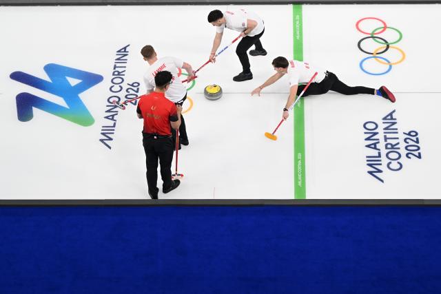 (260212) -- CORTINA D'AMPEZZO, Feb. 12, 2026 (Xinhua) -- Bobby Lammie (L) of Britain, Hammy McMillan of Britain (C) and Grant Hardie of Britain compete during the curling men round robin session 1 match between China and Britain at the 2026 Milan-Cortina Winter Olympics in Cortina D'Ampezzo, Italy, Feb. 11, 2026. (Xinhua/Lian Yi)