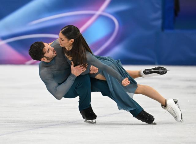 (260212) -- MILAN, Feb. 12, 2026 (Xinhua) -- Laurence Fournier Beaudry and Guillaume Cizeron of France perform during the free dance competition of figure skating ice dance at the Milan-Cortina 2026 Olympic Winter Games in Milan, Italy, Feb. 11, 2026. (Xinhua/Cheng Min)