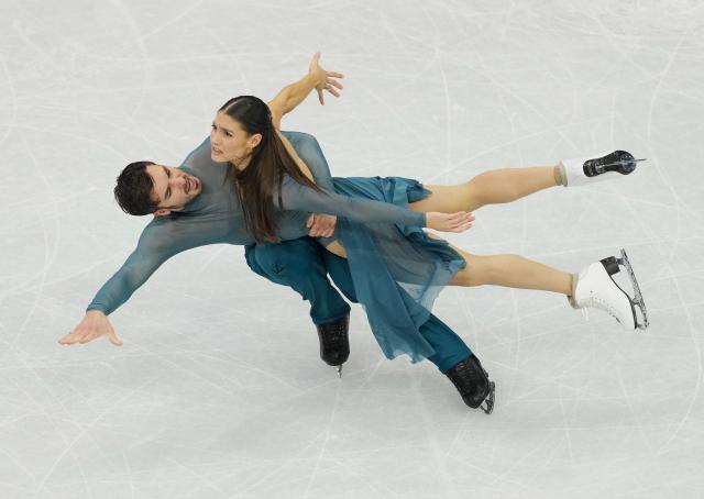 (260212) -- MILAN, Feb. 12, 2026 (Xinhua) -- Laurence Fournier Beaudry and Guillaume Cizeron of France perform during the free dance competition of figure skating ice dance at the Milan-Cortina 2026 Olympic Winter Games in Milan, Italy, Feb. 11, 2026. (Xinhua/Xue Yuge)