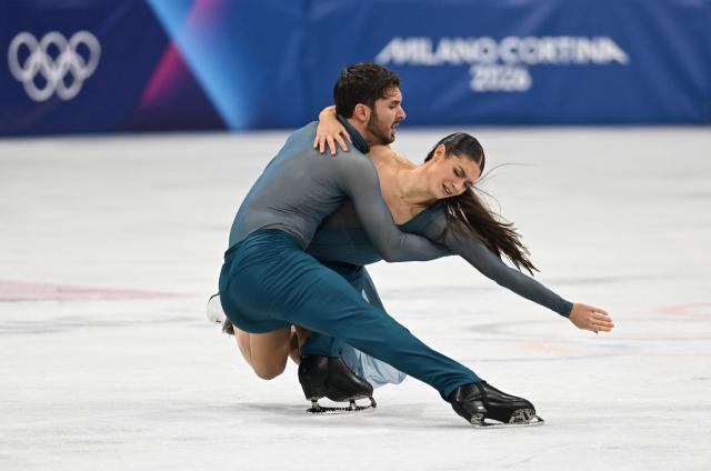 (260212) -- MILAN, Feb. 12, 2026 (Xinhua) -- Laurence Fournier Beaudry and Guillaume Cizeron of France perform during the free dance competition of figure skating ice dance at the Milan-Cortina 2026 Olympic Winter Games in Milan, Italy, Feb. 11, 2026. (Xinhua/Cheng Min)