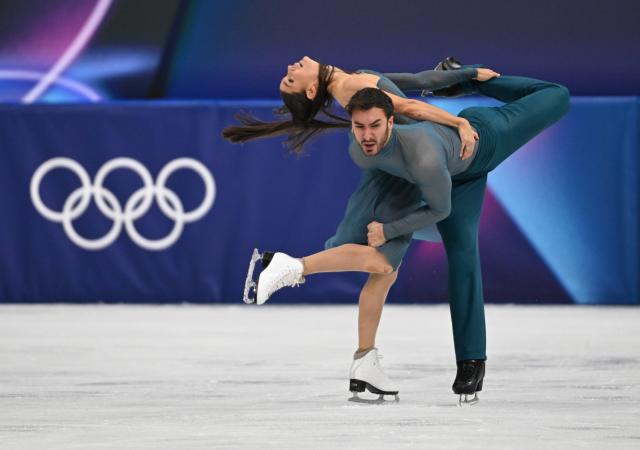 (260212) -- MILAN, Feb. 12, 2026 (Xinhua) -- Laurence Fournier Beaudry and Guillaume Cizeron of France perform during the free dance competition of figure skating ice dance at the Milan-Cortina 2026 Olympic Winter Games in Milan, Italy, Feb. 11, 2026. (Xinhua/Cheng Min)