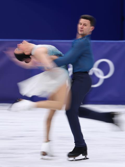 (260212) -- MILAN, Feb. 12, 2026 (Xinhua) -- Charlene Guignard and Marco Fabbri of Italy perform during the free dance competition of figure skating ice dance at the Milan-Cortina 2026 Olympic Winter Games in Milan, Italy, Feb. 11, 2026. (Xinhua/Chen Yichen)