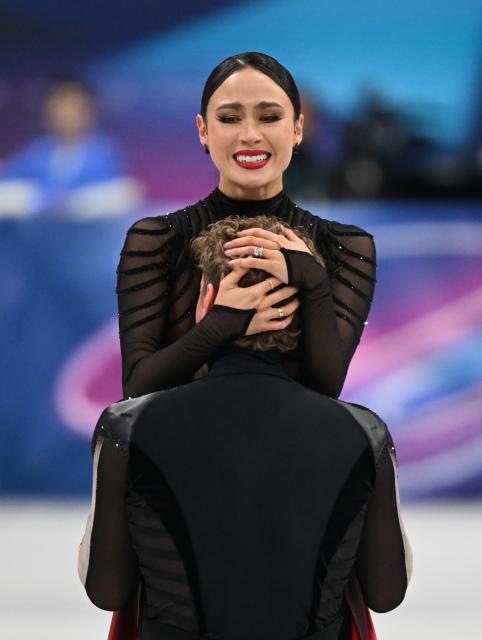 (260212) -- MILAN, Feb. 12, 2026 (Xinhua) -- Madison Chock and Evan Bates of the United States perform during the free dance competition of figure skating ice dance at the Milan-Cortina 2026 Olympic Winter Games in Milan, Italy, Feb. 11, 2026. (Xinhua/Cheng Min)