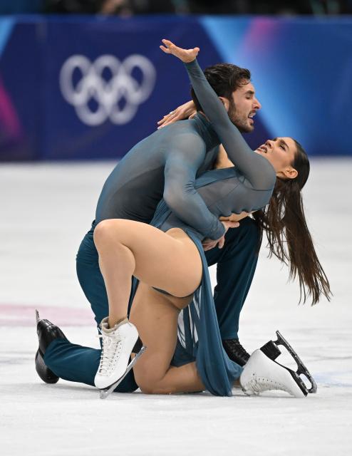 (260212) -- MILAN, Feb. 12, 2026 (Xinhua) -- Laurence Fournier Beaudry and Guillaume Cizeron of France perform during the free dance competition of figure skating ice dance at the Milan-Cortina 2026 Olympic Winter Games in Milan, Italy, Feb. 11, 2026. (Xinhua/Cheng Min)