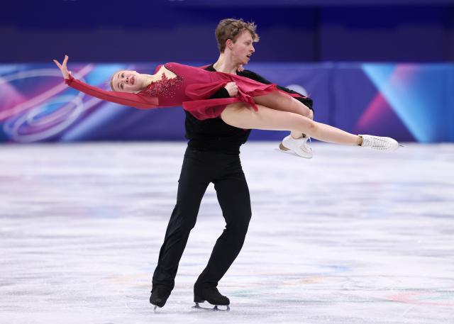 (260212) -- MILAN, Feb. 12, 2026 (Xinhua) -- Milla Ruud Reitan and Nikolaj Majorov of Sweden perform during the free dance competition of figure skating ice dance at the Milan-Cortina 2026 Olympic Winter Games in Milan, Italy, Feb. 11, 2026. (Xinhua/Chen Yichen)