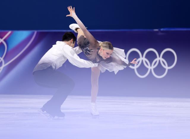 (260212) -- MILAN, Feb. 12, 2026 (Xinhua) -- Marjorie Lajoie and Zachary Lagha of Canada perform during the free dance competition of figure skating ice dance at the Milan-Cortina 2026 Olympic Winter Games in Milan, Italy, Feb. 11, 2026. (Xinhua/Chen Yichen)