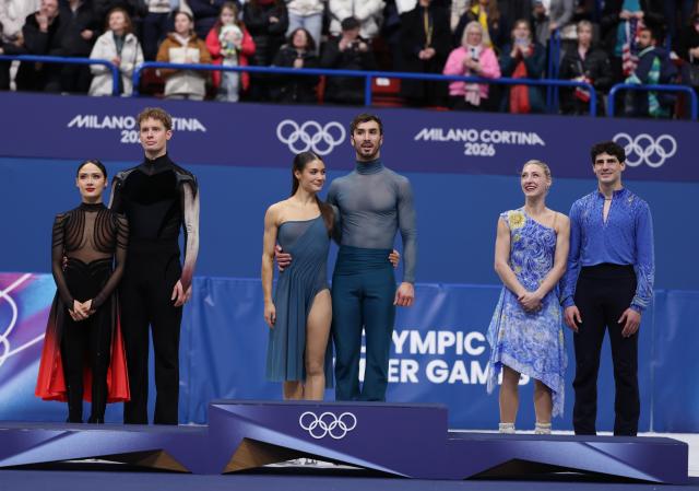 (260212) -- MILAN, Feb. 12, 2026 (Xinhua) -- Silver medalists Madison Chock and Evan Bates of the United States, gold medalists Laurence Fournier Beaudry and Guillaume Cizeron of France and bronze medalists Piper Gilles and Paul Poirier of Canada (L to R) react during the awarding ceremony for the free dance competition of figure skating ice dance at the Milan-Cortina 2026 Olympic Winter Games in Milan, Italy, Feb. 11, 2026. (Xinhua/Chen Yichen)