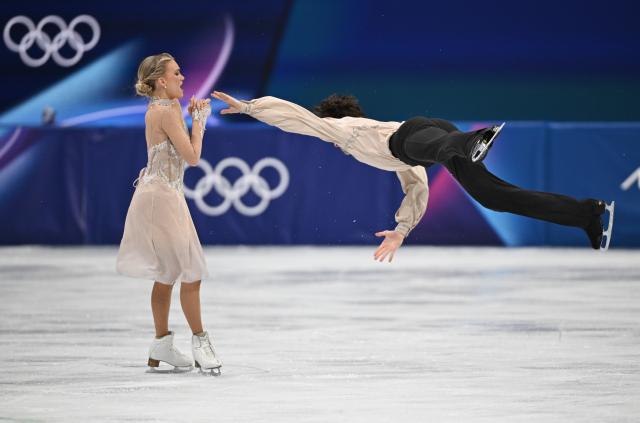 (260212) -- MILAN, Feb. 12, 2026 (Xinhua) -- Phebe Bekker and James Hernandez of Britain perform during the free dance competition of figure skating ice dance at the Milan-Cortina 2026 Olympic Winter Games in Milan, Italy, Feb. 11, 2026. (Xinhua/Cheng Min)