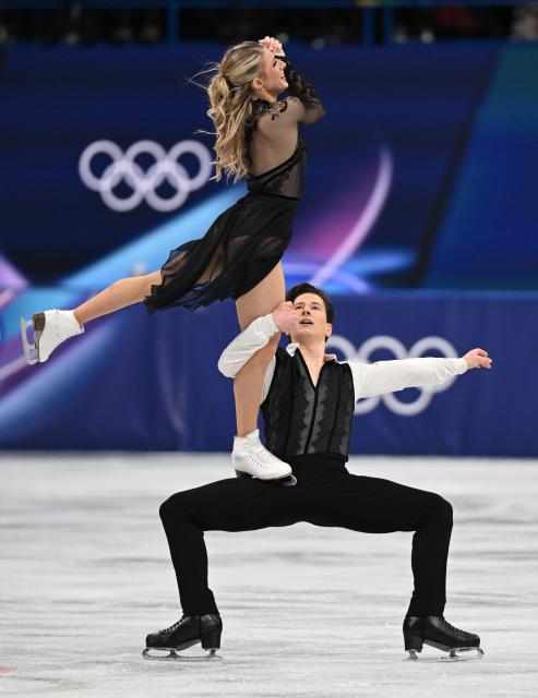 (260212) -- MILAN, Feb. 12, 2026 (Xinhua) -- Emilea Zingas and Vadym Kolesnik of the United States perform during the free dance competition of figure skating ice dance at the Milan-Cortina 2026 Olympic Winter Games in Milan, Italy, Feb. 11, 2026. (Xinhua/Cheng Min)