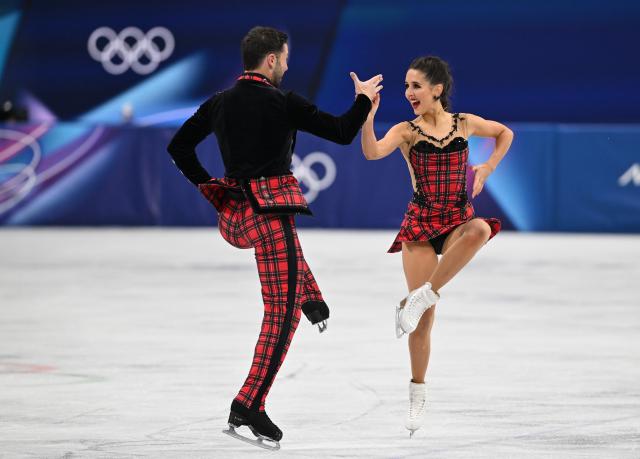 (260212) -- MILAN, Feb. 12, 2026 (Xinhua) -- Lilah Fear and Lewis Gibson of Britain perform during the free dance competition of figure skating ice dance at the Milan-Cortina 2026 Olympic Winter Games in Milan, Italy, Feb. 11, 2026. (Xinhua/Cheng Min)