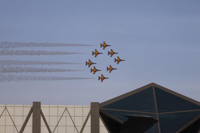 (260212) -- RIYADH, Feb. 12, 2026 (Xinhua) -- The aerobatic flight team of South Korean Air Force performs at the World Defense Show 2026 in Riyadh, Saudi Arabia, Feb. 11, 2026.
  The 5-day World Defense Show will conclude here on Thursday. (Xinhua/Wang Haizhou)