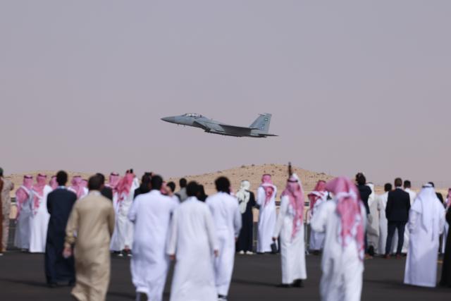 (260212) -- RIYADH, Feb. 12, 2026 (Xinhua) -- The Saudi aerobatic team performs at the World Defense Show 2026 in Riyadh, Saudi Arabia, Feb. 11, 2026.
  The 5-day World Defense Show will conclude here on Thursday. (Xinhua/Wang Haizhou)