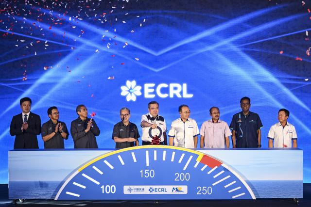 (260212) -- KUALA LUMPUR, Feb. 12, 2026 (Xinhua) -- Guests attend the unveiling ceremony of the East Coast Rail Link (ECRL)'s first train sets for freight cargo and passengers, as well as the presentation of appointment letters to the project's mobile network infrastructure provider in Pahang state, Malaysia, Feb. 11, 2026.
  As the East Coast Rail Link (ECRL), a mega rail project in Malaysia being built by the China Communications Construction Company (CCCC), moves rapidly towards completion, its first train sets for freight cargo and passengers were unveiled in Pahang state on Wednesday. (Xinhua/Cheng Yiheng)