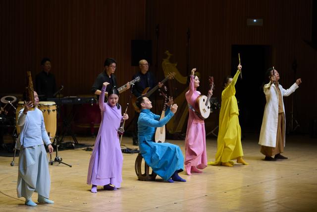 (260212) -- VALENCIA, Feb. 12, 2026 (Xinhua) -- Members of the Shanghai Chinese Orchestra perform during the "Colors of China" concert in Valencia, Spain, Feb. 10, 2026. (Photo by Pablo Morano/Xinhua)