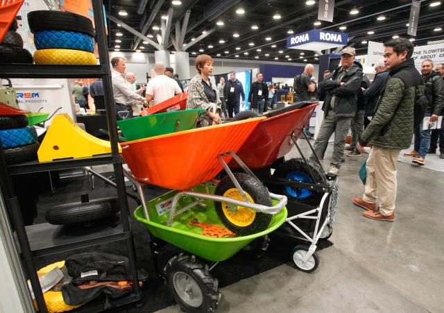 (260212) -- VANCOUVER, Feb. 12, 2026 (Xinhua) -- People attend the BUILDEX 2026 trade show at the Vancouver Convention Center in Vancouver, British Columbia, Canada, on Feb. 11, 2026.
  The BUILDEX 2026 kicked off here on Wednesday. (Photo by Liang Sen/Xinhua)