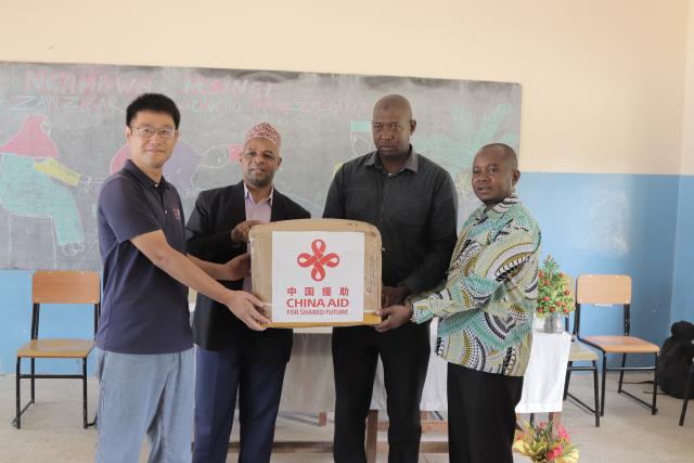 (260212) -- ZANZIBAR, Feb. 12, 2026 (Xinhua) -- The expert team of the China-aided Zanzibar schistosomiasis prevention and control project holds a charity donation and cultural exchange event at Ng'ambwa Primary School on Pemba Island of Zanzibar, Tanzania, Feb. 11, 2026.
  TO GO WITH "Chinese experts team holds charity event in Tanzania's Zanzibar" (Xinhua)