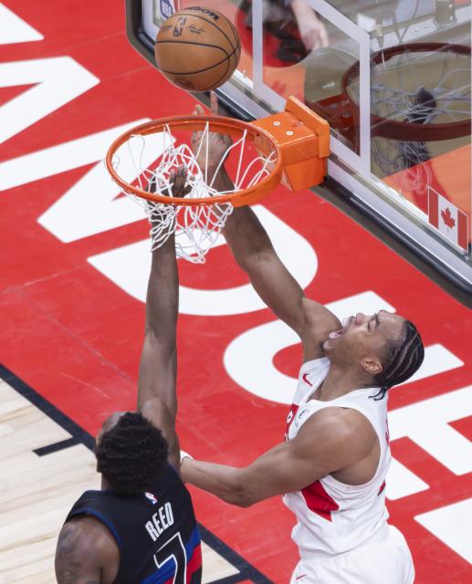 (260212) -- TORONTO, Feb. 12, 2026 (Xinhua) -- Scottie Barnes (R) of Toronto Raptors goes up for a layup during the 2025-2026 NBA regular season game between Toronto Raptors and Detroit Pistons in Toronto, Canada, Feb. 11, 2026. (Photo by Zou Zheng/Xinhua)