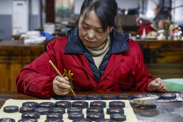 (260212) -- HUANGSHAN, Feb. 12, 2026 (Xinhua) -- A craftswoman paints Hui ink sticks inspired by the Chinese zodiac Year of the Horse at an ink workshop in Shexian County, east China's Anhui Province, Jan. 5, 2026.
  Delicate Hui ink sticks inspired by the Chinese zodiac Year of the Horse delight the eyes, making the millennium-old ink-making craftsmanship shine again.
  Hui ink sticks are mainly crafted in east China's Anhui Province, hence earning the moniker "Hui" ink, as the region was originally under the jurisdiction of Huizhou in ancient China. (Xinhua/Zhou Mu)