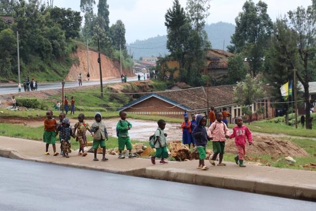 (260212) -- KIGALI, Feb. 12, 2026 (Xinhua) -- This photo taken on Feb. 9, 2026 shows children walking alongside the Nyange-Muhanga road constructed by China's Stecol Corporation in Muhanga District, Rwanda.
  TO GO WITH "Feature: Chinese-built Nyange-Muhanga road improves transport, trade in southern Rwanda" (Xinhua/Ju Yinhe)