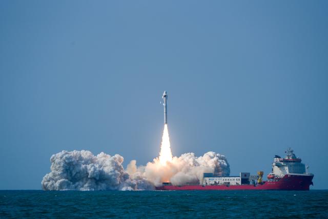 (260212) -- YANGJIANG, Feb. 12, 2026 (Xinhua) -- A Smart Dragon-3 (SD-3) carrier rocket carrying seven satellites blasts off from waters off the coast of Yangjiang in south China's Guangdong Province, Feb. 12, 2026.
  China on Thursday launched a SD-3 carrier rocket from the sea, sending seven satellites, including Pakistan's PRSC-EO2 satellite, into planned orbits.
  The offshore launch mission was carried out by the Taiyuan Satellite Launch Center. (Photo by Guo Jinqi/Xinhua)