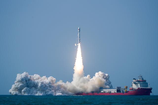 (260212) -- YANGJIANG, Feb. 12, 2026 (Xinhua) -- A Smart Dragon-3 (SD-3) carrier rocket carrying seven satellites blasts off from waters off the coast of Yangjiang in south China's Guangdong Province, Feb. 12, 2026.
  China on Thursday launched a SD-3 carrier rocket from the sea, sending seven satellites, including Pakistan's PRSC-EO2 satellite, into planned orbits.
  The offshore launch mission was carried out by the Taiyuan Satellite Launch Center. (Photo by Guo Jinqi/Xinhua)