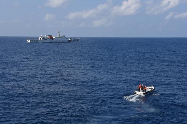 (260212) -- SOUTH CHINA SEA, Feb. 12, 2026 (Xinhua) -- The China Coast Guard (CCG) vessel Hailing conducts a law enforcement drill in the territorial waters of China's Huangyan Dao on Feb. 4, 2026. (Photo by Zhai Yifan/Xinhua)